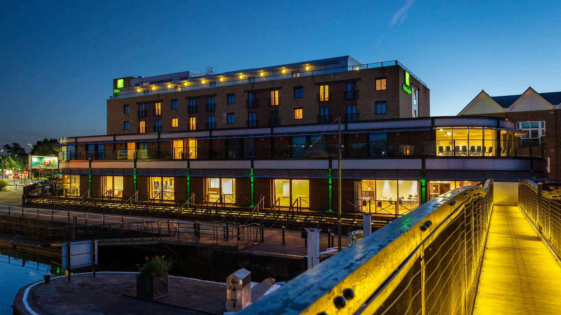 Holiday Inn London Brentford Lock By Ihg