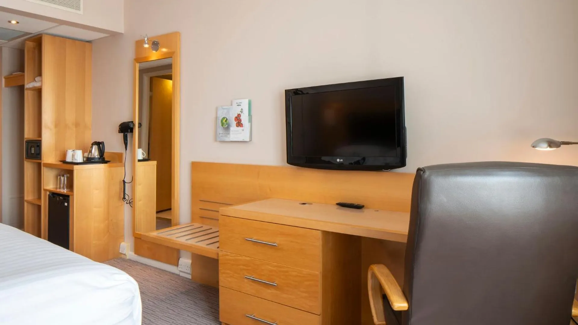 Holiday Inn London Brentford Lock By Ihg