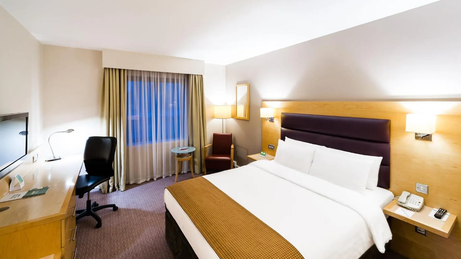Holiday Inn London Brentford Lock By Ihg 4*,  United Kingdom